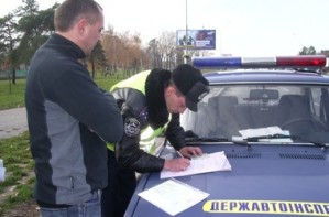 Водители маршруток в Киеве пьют бензин, чтобы перебить запах перегара
