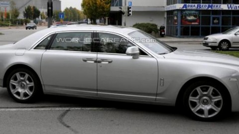 Рестайлинговый Rolls-Royce Ghost начал проходить дорожные тесты