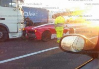 Первая LaFerrari попала в аварию на шоссе