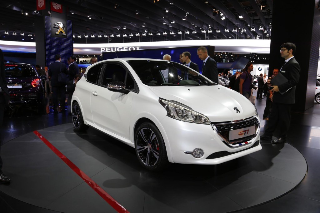 Peugeot 208 R будет запущен в серию