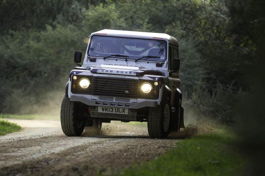 Land Rover запускает раллийную серию Defender Challenge