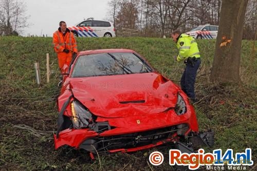 В Голландии во время воскресного тест-драйва разбилась Ferrari F12 Berlinetta