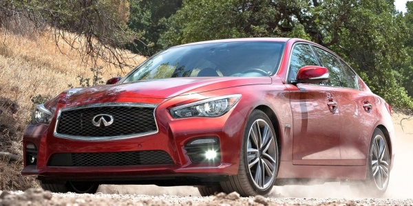 Седан Infiniti Q50 получил бензиновую «турбочетверку»