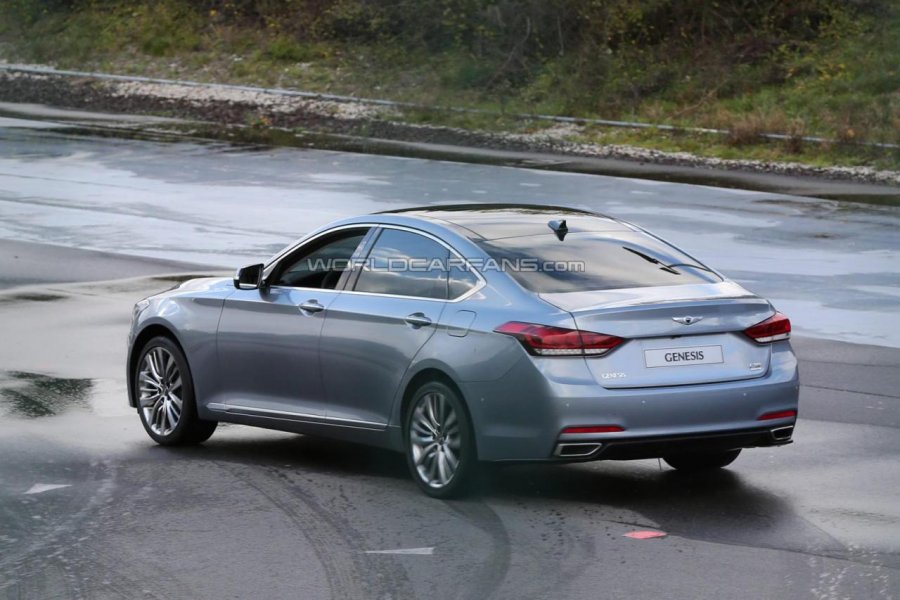 Hyundai Genesis засняли без камуфляжа