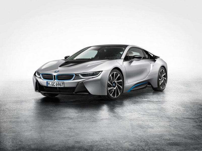 Гибридный суперкар BMW раскупили на год вперед