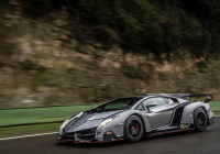 Lamborghini Veneno на автодроме Валлелунга