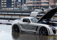 Владелец уникального суперкара Fab Design SLS Gullstream бросил его на дороге во время наводнения в Дубае