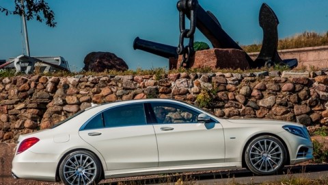 Компания Mercedes вынуждена отозвать седан S class