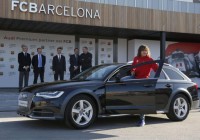 Игроки ФК «Барселона» получили ключи от своих новеньких служебных автомобилей марки Audi