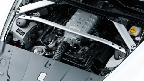 Mercedes-Benz поработает над двигателем для Aston Martin