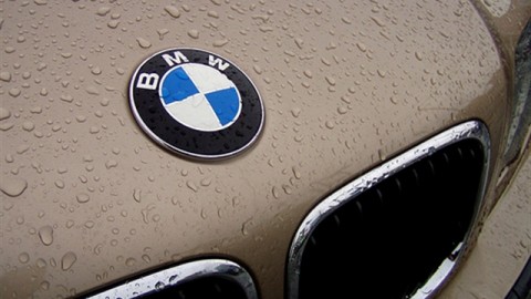 BMW не удалось скрыть внешность первого переднеприводного авто