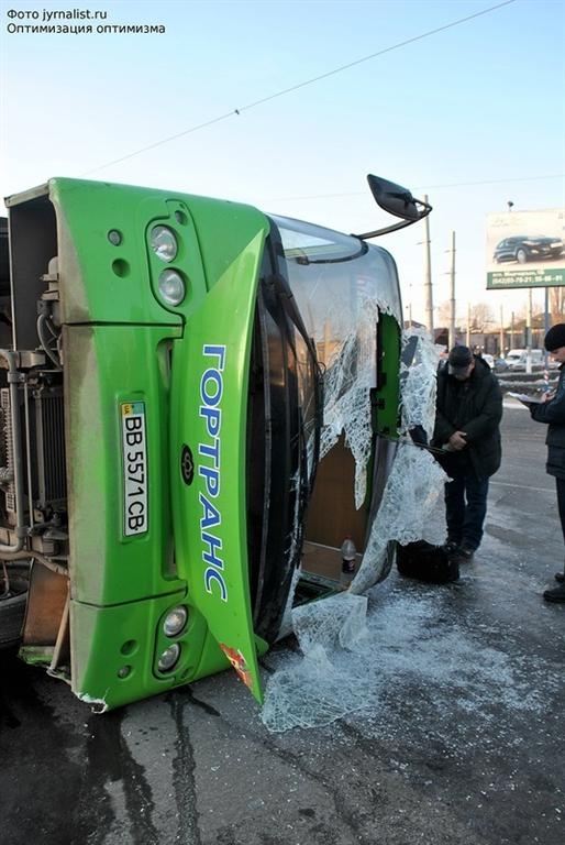 Пострадавших в ДТП в Луганске уже почти три десятка