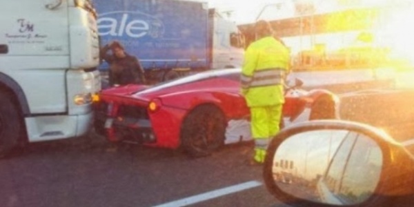 В Италии произошло ДТП с участием самой дорогой Ferrari