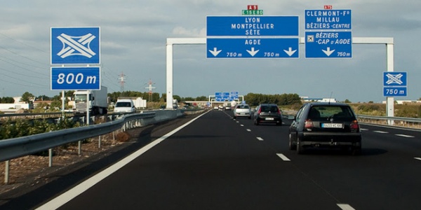 Через 2 года проезд по дорогам Франции для грузовиков станет платным