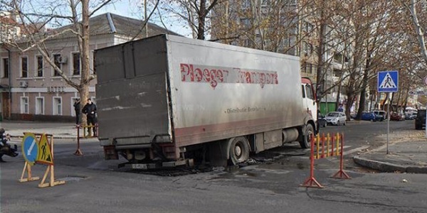 Укравтодор: грузовики – разрушители украинских дорог