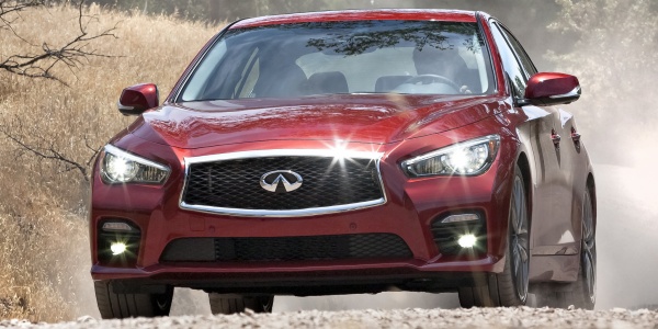 У Infiniti Q50 обнаружили сбои в электронном рулевом управлении