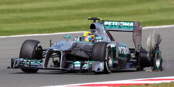 На тестах Формулы-1 взорвалась новая шина Pirelli