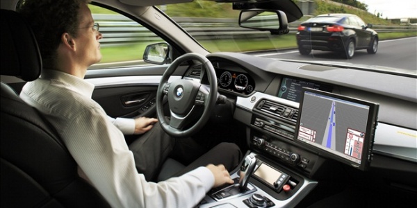 BMW доверит управление автомобилем автопилоту
