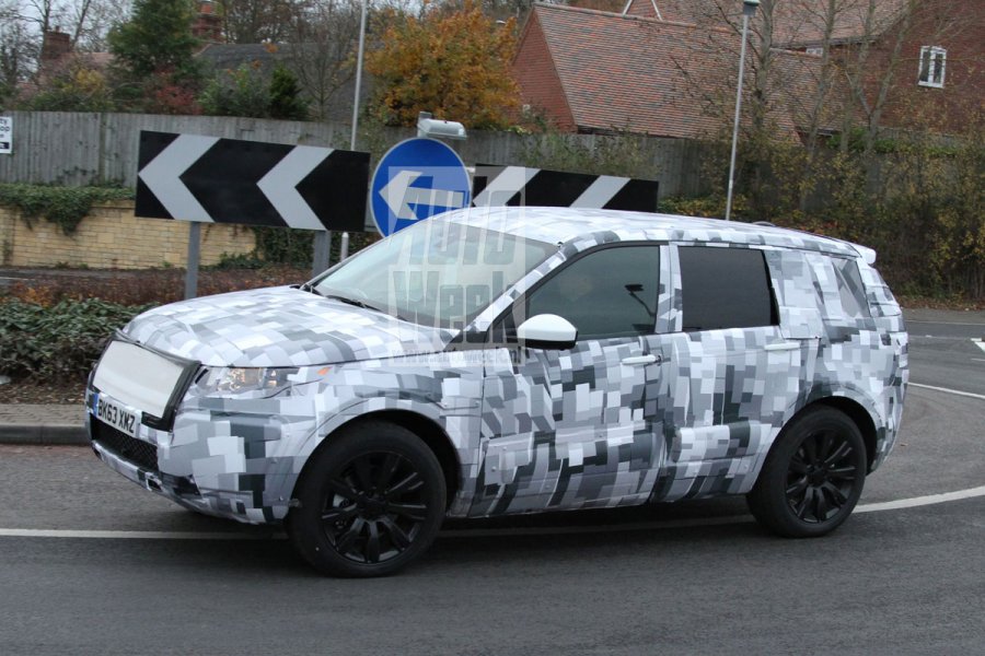 Новый Land Rover Freelander заметили на тестах