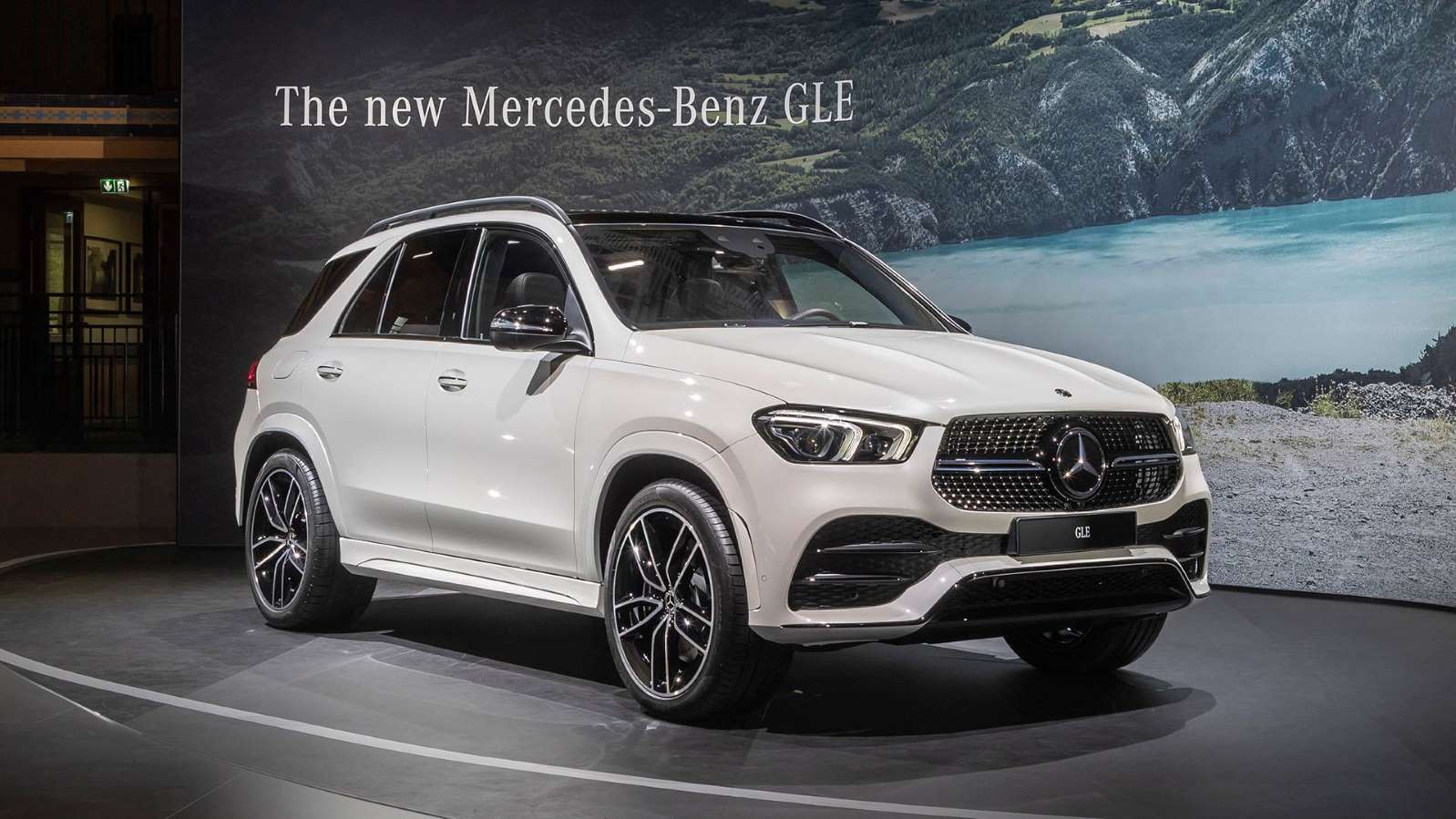Новий Mercedes GLE показали на Paris Motor Show