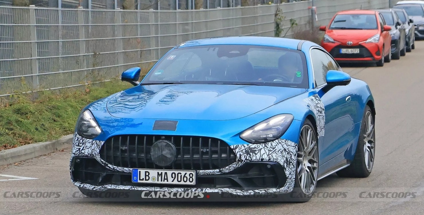 2 літровим буває не тільки сік, а і Mercedes-AMG GT