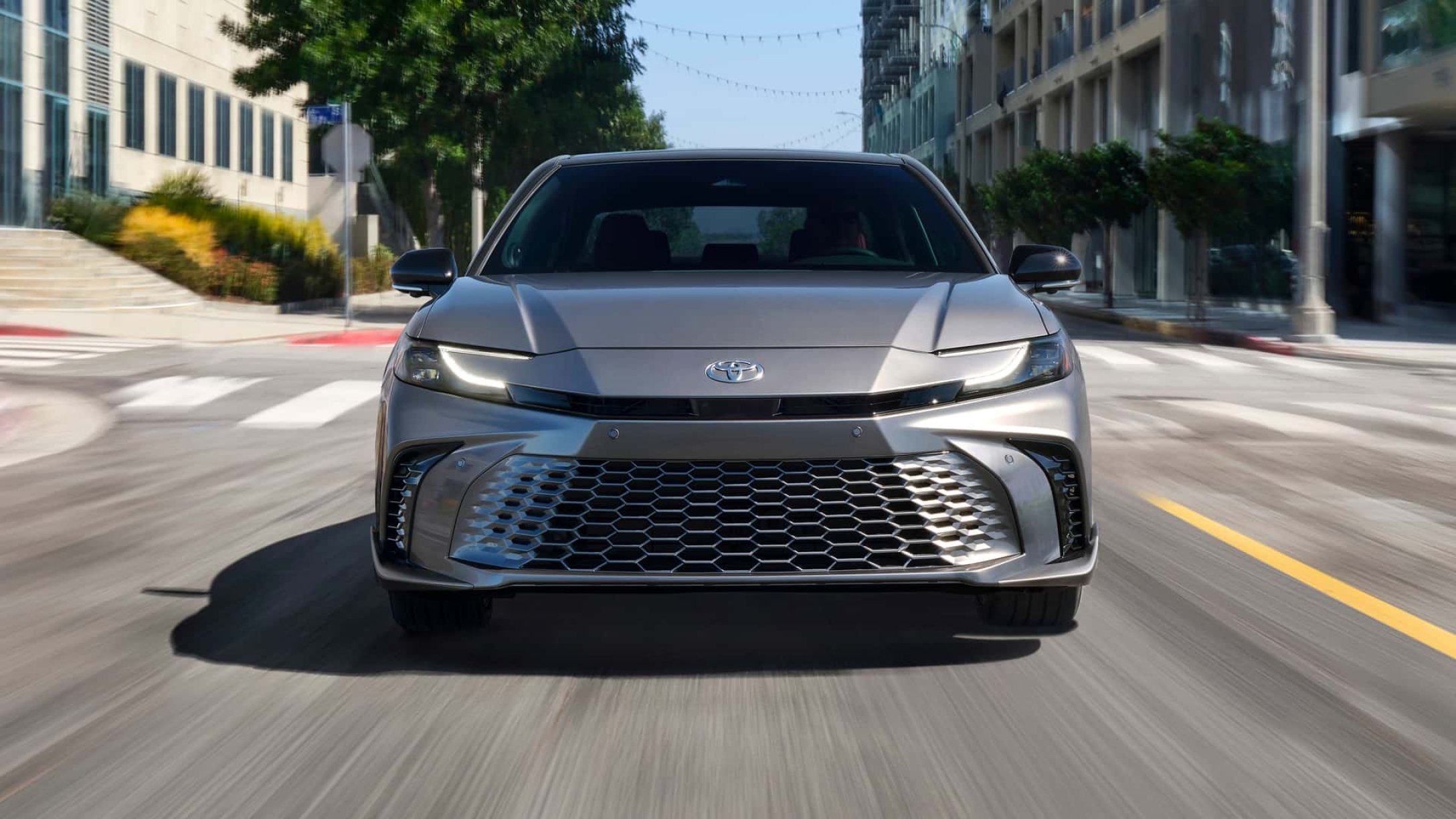 Toyota офіційно представила нову Toyota Camry 2024