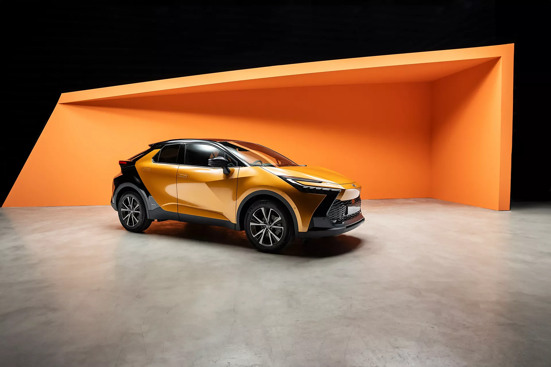 Продажі нового Toyota C-HR в Україні вже почались