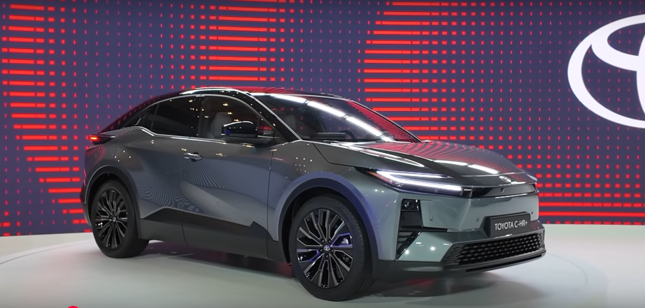 Прем’єрний огляд абсолютно нового Toyota C-HR+ (прототип)